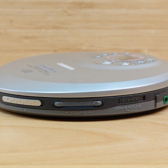 Vintage AIWA XP-V731 Compact Disc Player - Picture 4 of 7